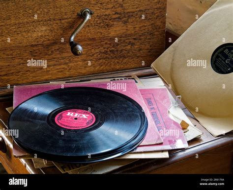 78 gramophone records|rare 78 rpm guitar records.